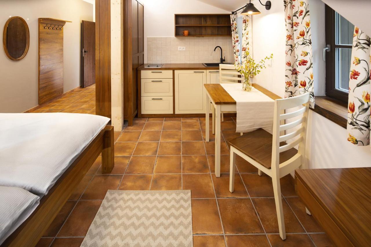 Guest house Dvur Liskovy Vrch 4*