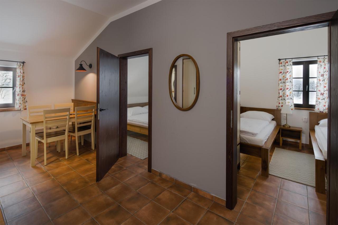 Dvur Liskovy Vrch Guest house Strazny