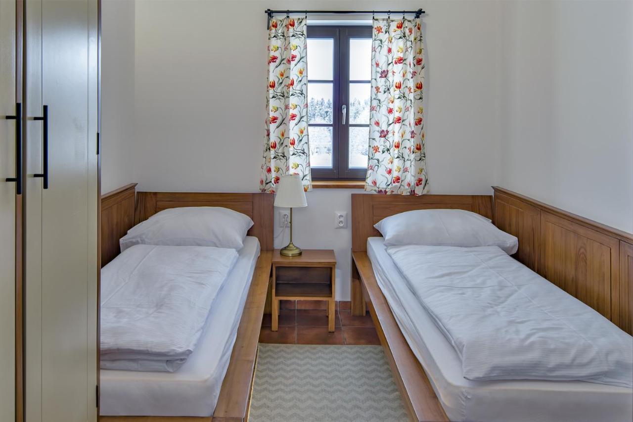 Dvur Liskovy Vrch Guest house Strazny